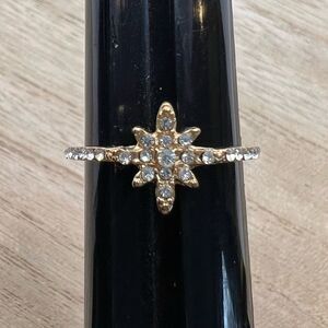 🍭6/$30 Starburst rhinestone studded gold tone ring - size 8.5